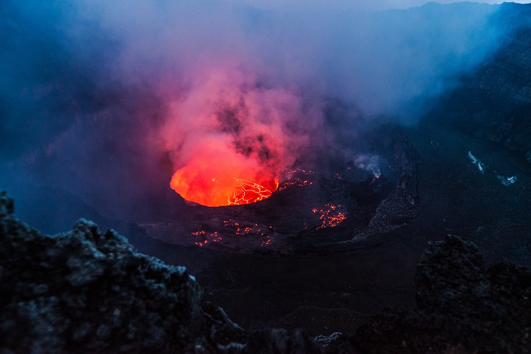 ニーラゴンゴ火山へのアクセス