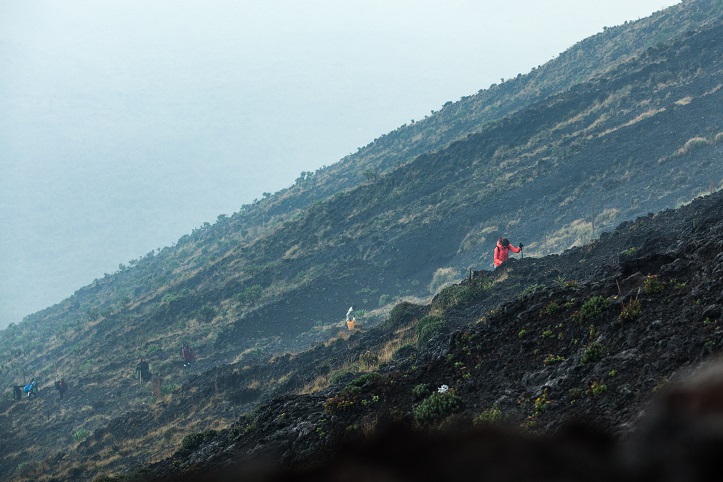 ニーラゴンゴ火山へのアクセス