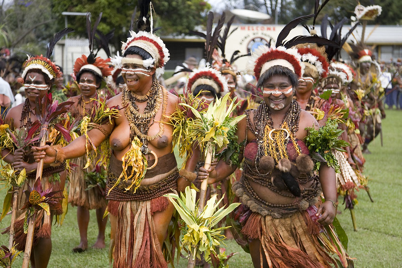パプアニューギニアの先住民族とショー